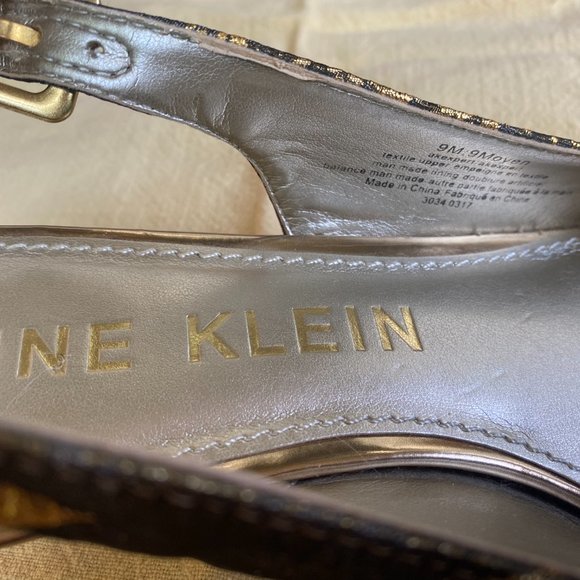 Gold Anne Klein slingbacks size 9M - Picture 5 of 7